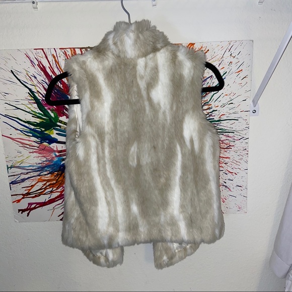 Abercrombie Kids fur coat/ fur top. - Picture 2 of 3